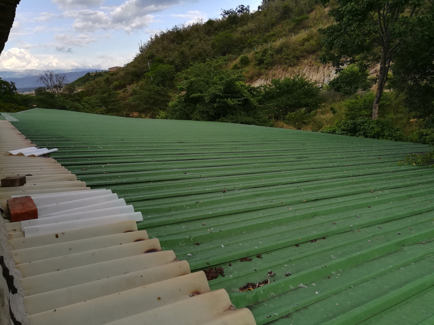 DETALLE DE LAS TEJAS TERMOACUSTICAS.
AREA BODEGA 2